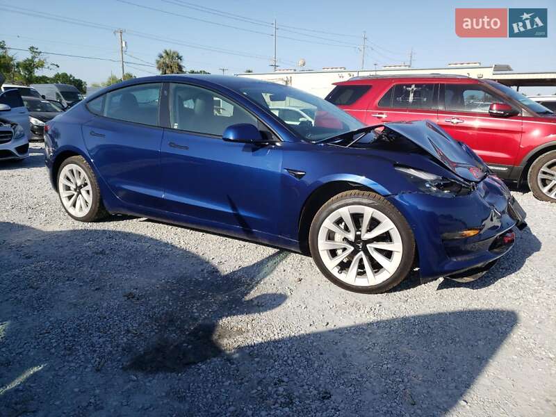 Седан Tesla Model 3 2022 в Киеве