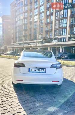 Седан Tesla Model 3 2022 в 