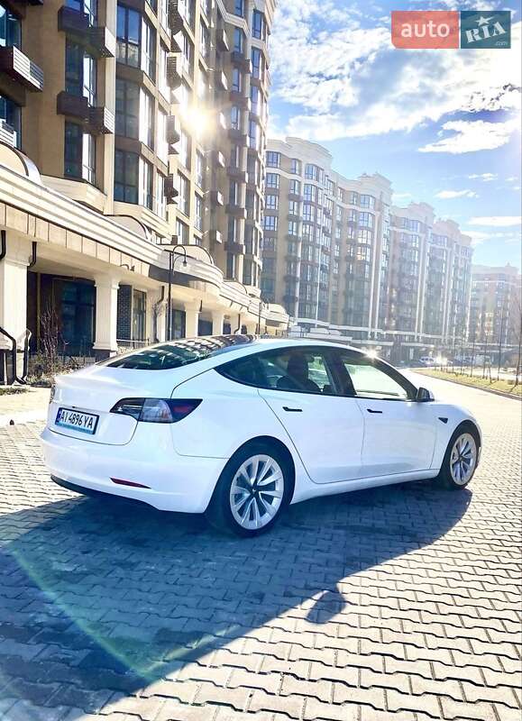 Седан Tesla Model 3 2022 в Киеве