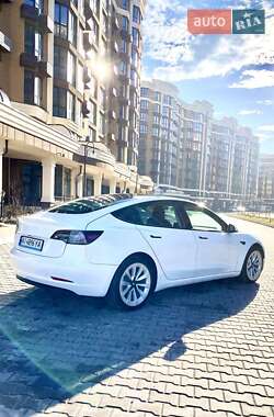 Седан Tesla Model 3 2022 в 