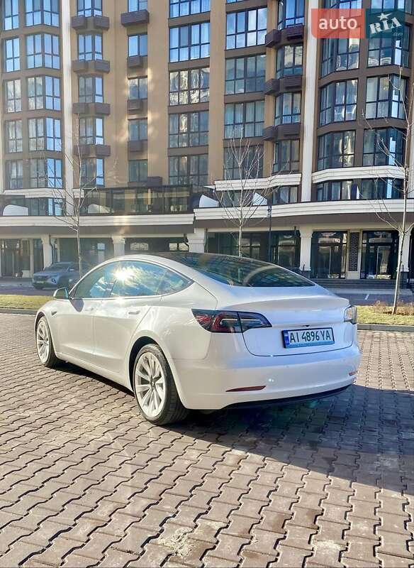 Седан Tesla Model 3 2022 в Киеве