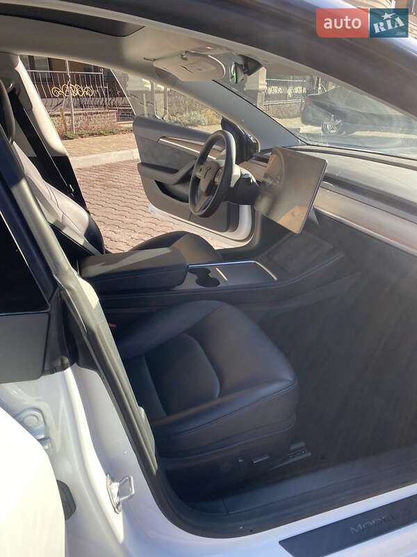 Седан Tesla Model 3 2022 в Киеве