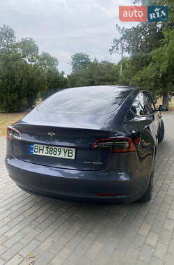 Седан Tesla Model 3 2023 в 