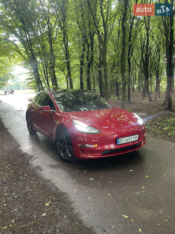 Седан Tesla Model 3 2018 в Львове