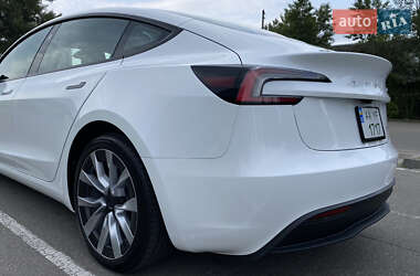 Седан Tesla Model 3 2024 в 