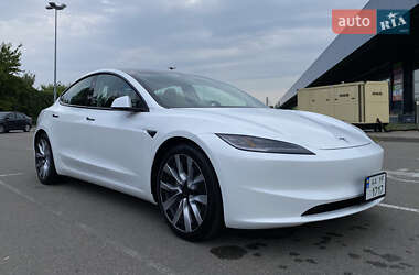 Седан Tesla Model 3 2024 в 