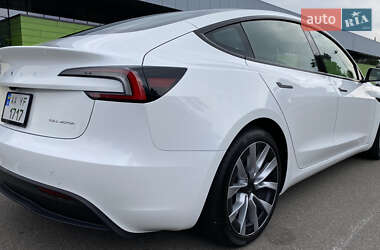 Седан Tesla Model 3 2024 в 
