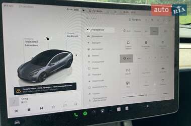 Седан Tesla Model 3 2022 в 