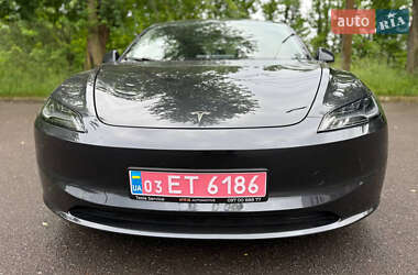 Седан Tesla Model 3 2024 в 