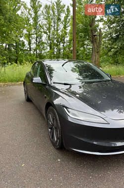 Седан Tesla Model 3 2024 в 