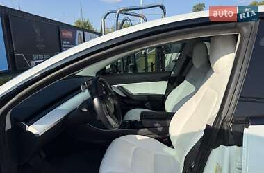 Седан Tesla Model 3 2018 в Виннице