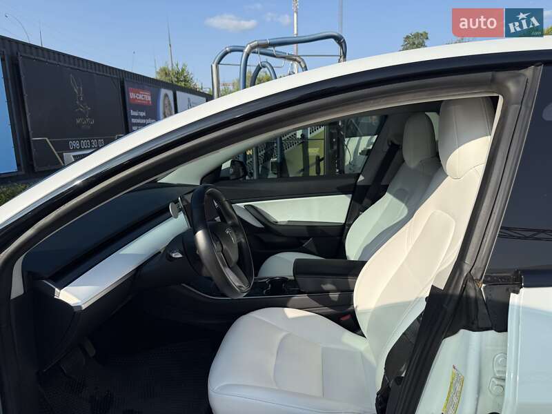Седан Tesla Model 3 2018 в Виннице