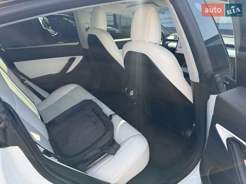 Седан Tesla Model 3 2018 в Виннице