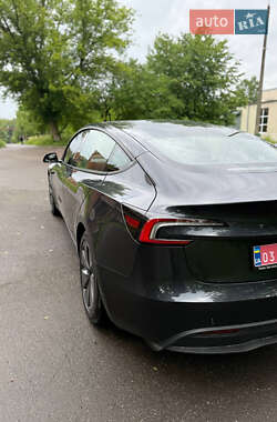 Седан Tesla Model 3 2024 в 