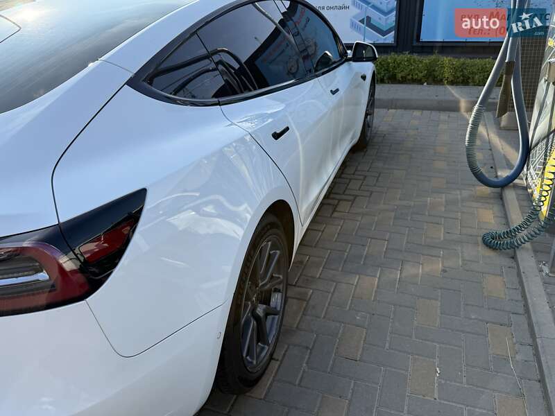 Седан Tesla Model 3 2018 в Виннице