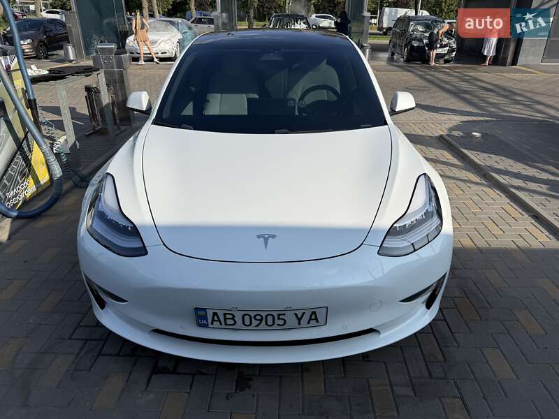 Седан Tesla Model 3 2018 в Виннице