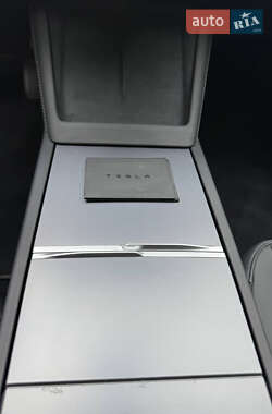 Седан Tesla Model 3 2024 в 