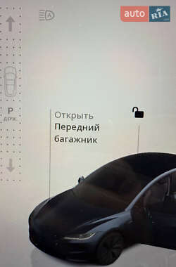 Седан Tesla Model 3 2024 в 