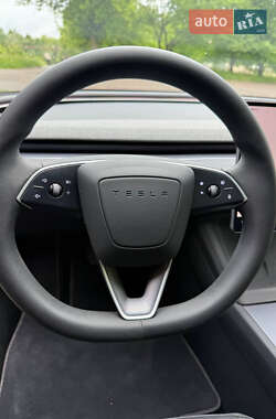 Седан Tesla Model 3 2024 в 