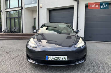 Седан Tesla Model 3 2019 в 