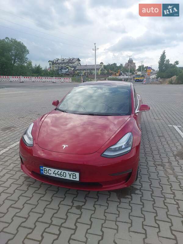 Седан Tesla Model 3 2018 в Львове