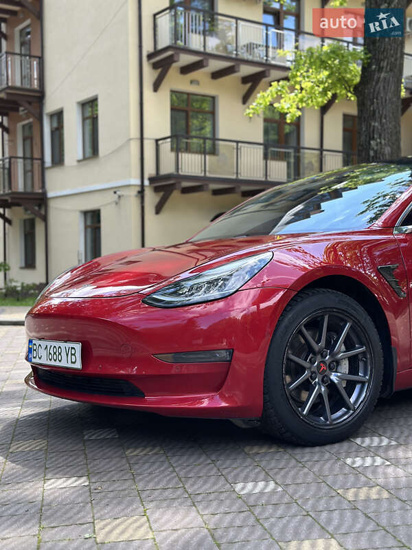 Седан Tesla Model 3 2018 в Трускавце