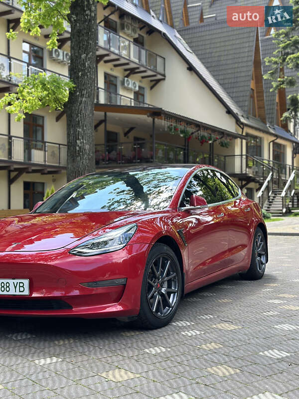Седан Tesla Model 3 2018 в Трускавце