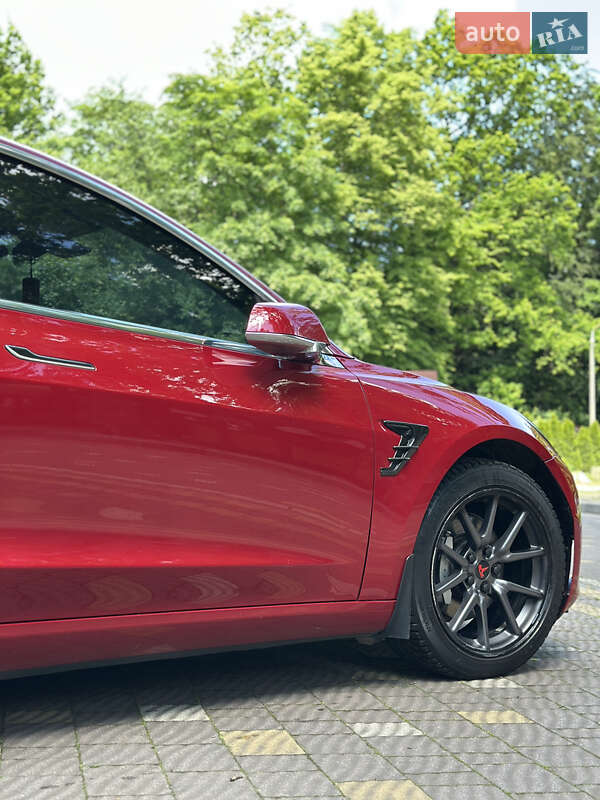 Седан Tesla Model 3 2018 в Трускавце