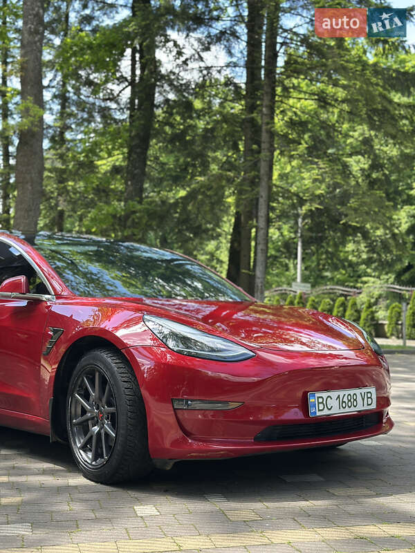 Седан Tesla Model 3 2018 в Трускавце