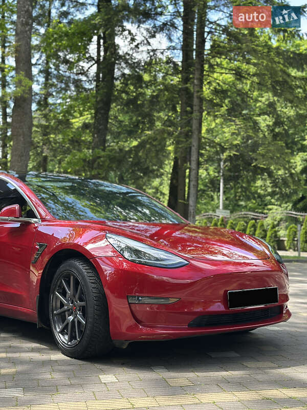Седан Tesla Model 3 2018 в Трускавці