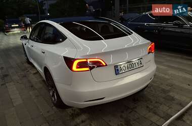 Седан Tesla Model 3 2021 в 