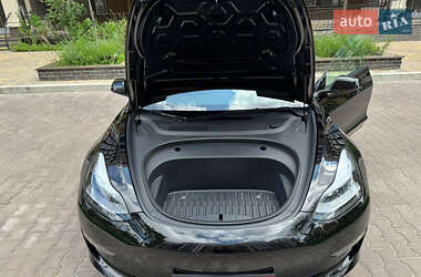 Седан Tesla Model 3 2021 в 