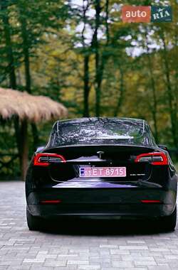 Седан Tesla Model 3 2022 в 