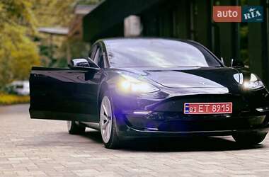Седан Tesla Model 3 2022 в 