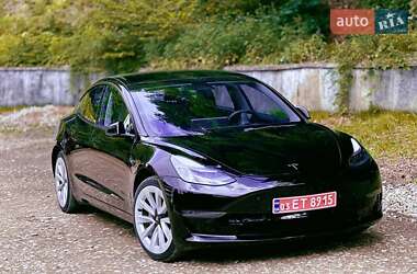 Седан Tesla Model 3 2022 в 
