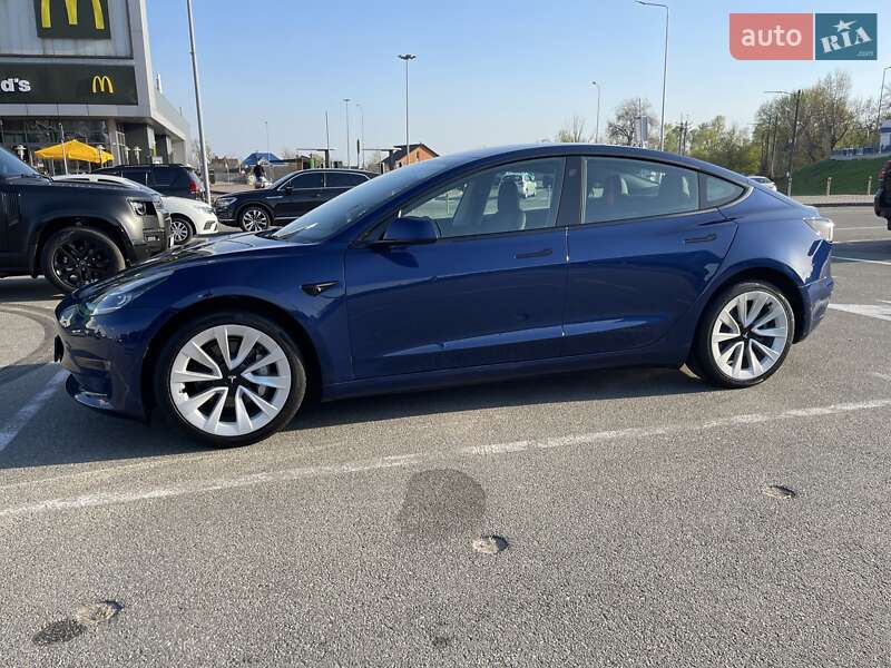 Седан Tesla Model 3 2022 в Киеве