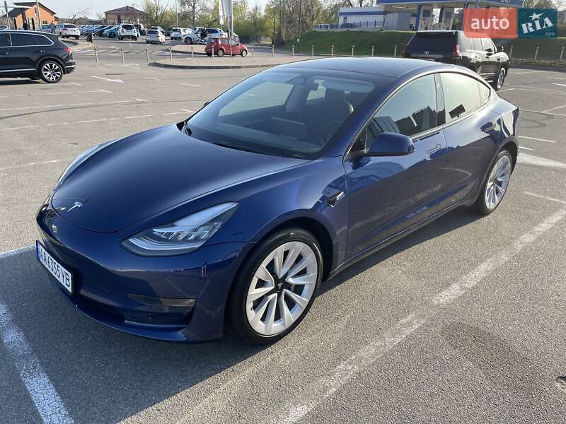 Седан Tesla Model 3 2022 в Киеве
