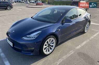 Седан Tesla Model 3 2022 в 