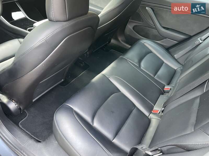 Седан Tesla Model 3 2019 в Києві