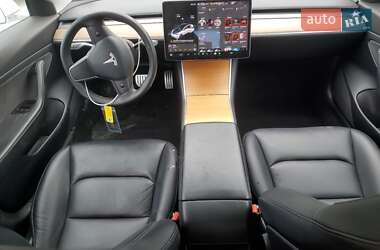Седан Tesla Model 3 2020 в 