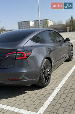 Седан Tesla Model 3 2023 в 