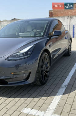 Седан Tesla Model 3 2023 в 