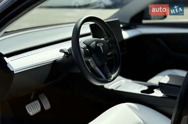 Седан Tesla Model 3 2023 в 