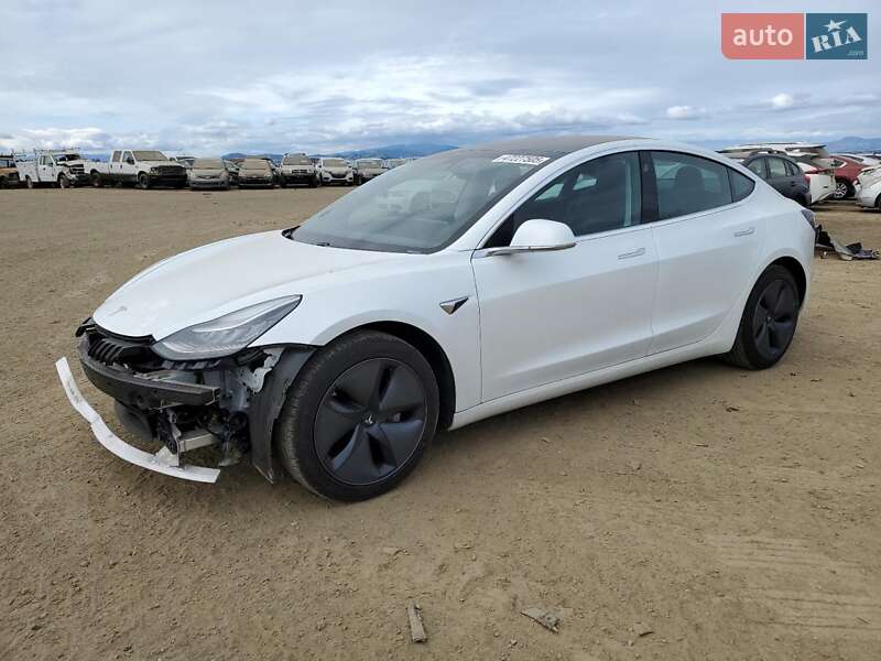 Седан Tesla Model 3 2020 в 