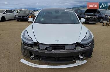 Седан Tesla Model 3 2020 в 