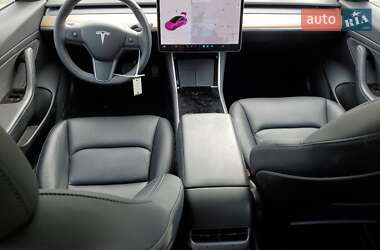Седан Tesla Model 3 2020 в 