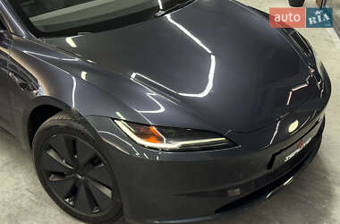 Седан Tesla Model 3 2024 в 