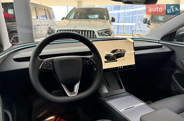 Седан Tesla Model 3 2024 в 