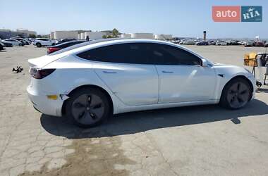 Седан Tesla Model 3 2020 в 