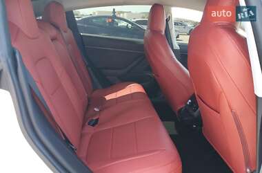 Седан Tesla Model 3 2020 в 
